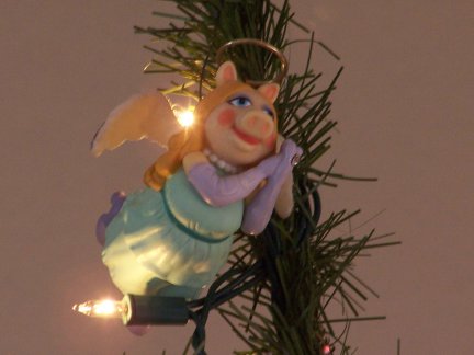 Miss Piggy Flies Again
