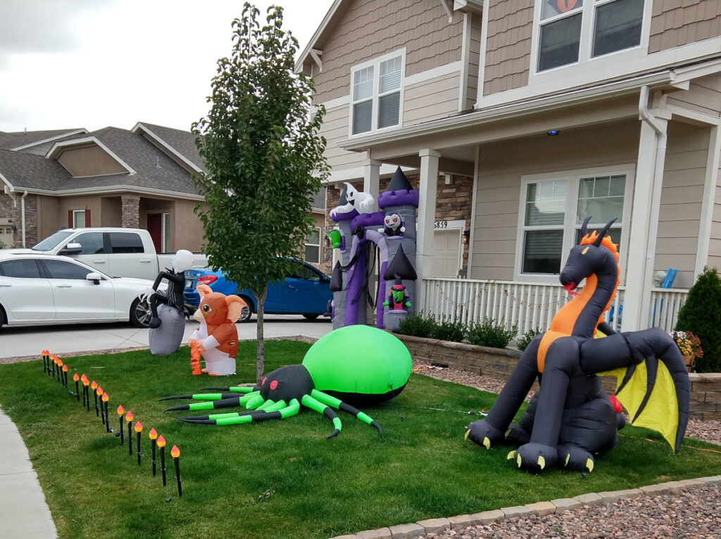 This image has an empty alt attribute; its file name is 20221005_halloween_dec_1200-1024x766.jpg
